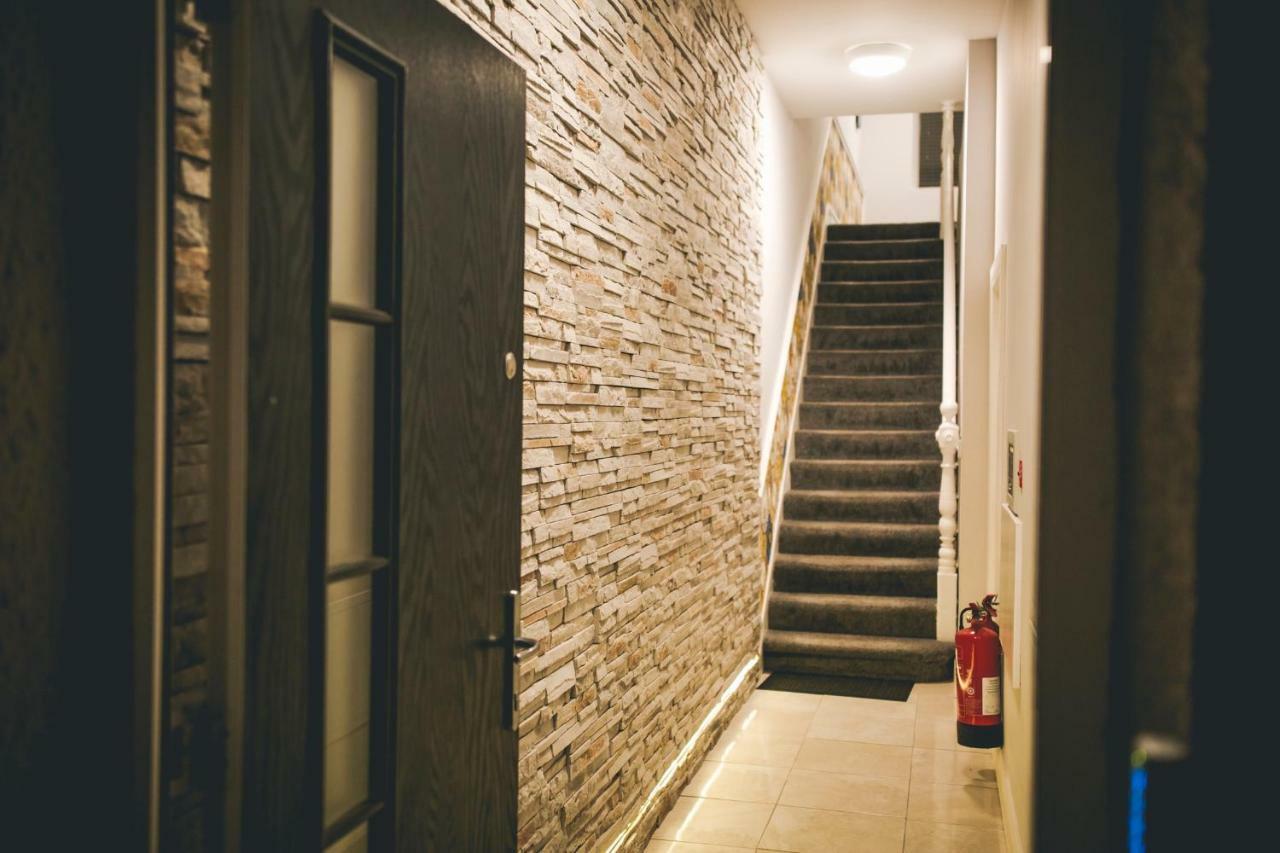 Off The Square Apartment