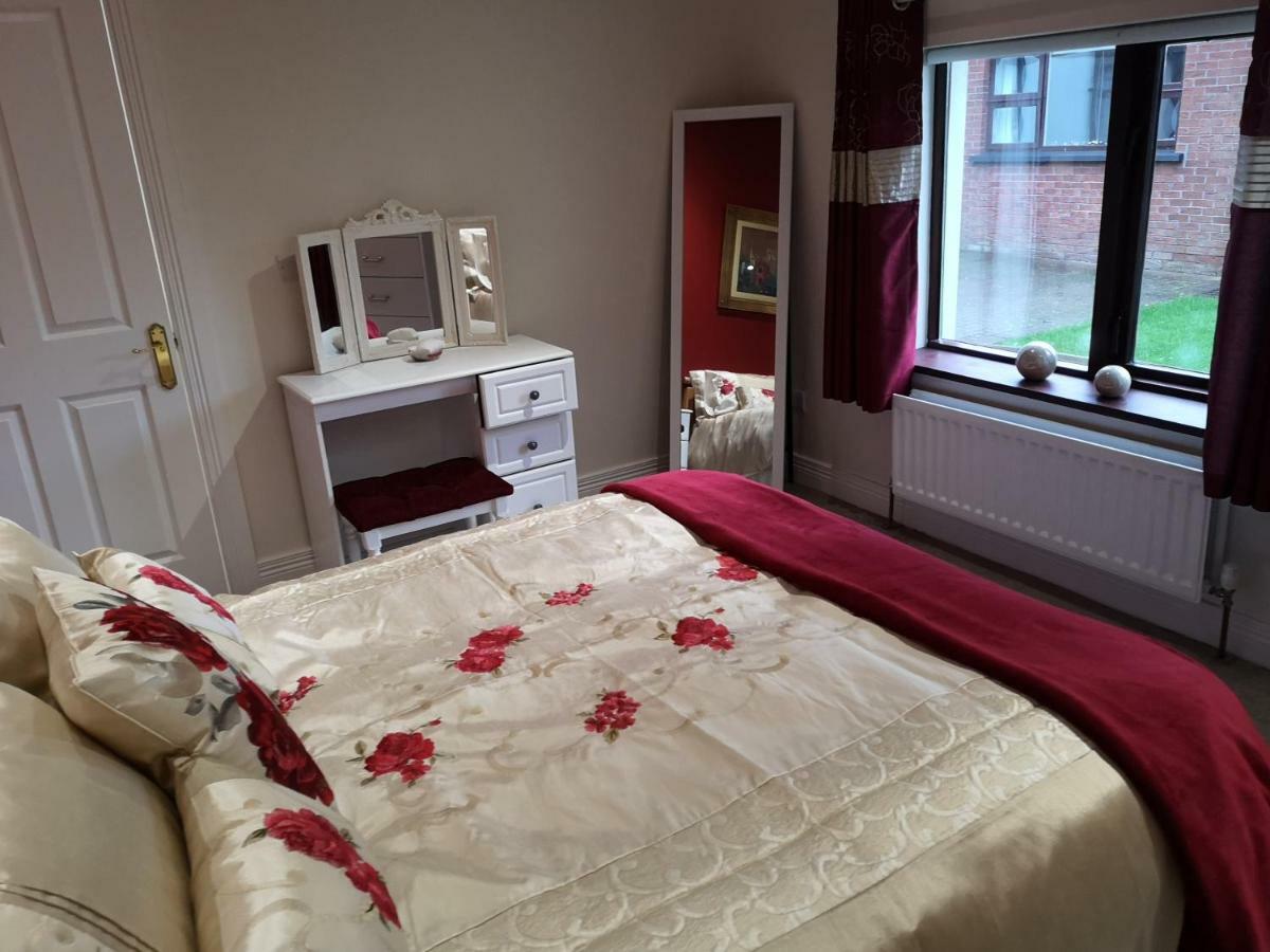 4 Thornhill Park