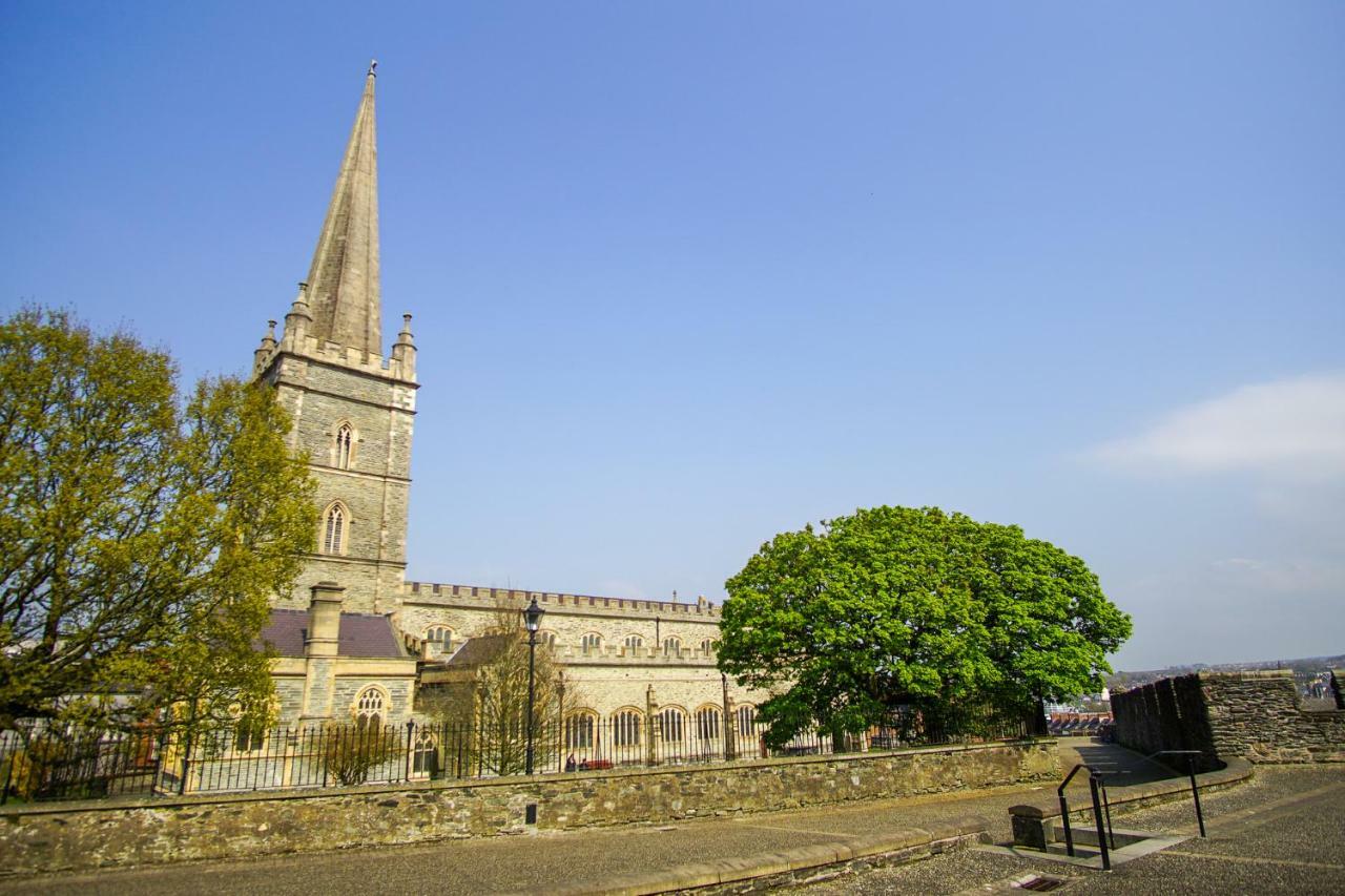 The Church Wall * Londonderry