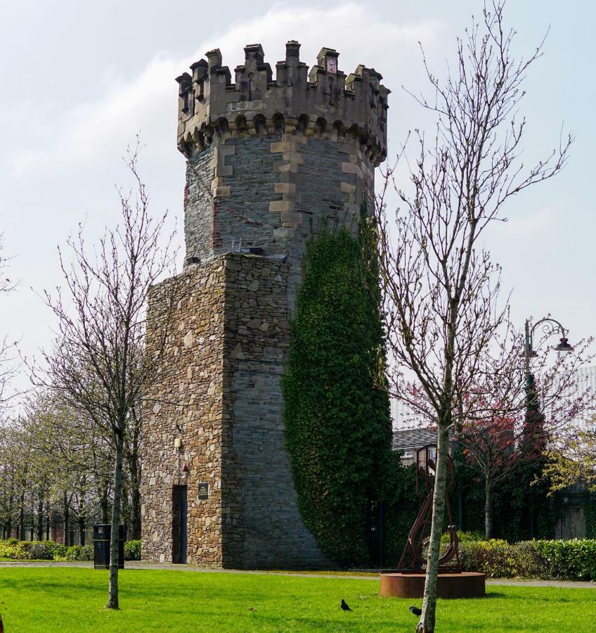 The Church Wall * Londonderry