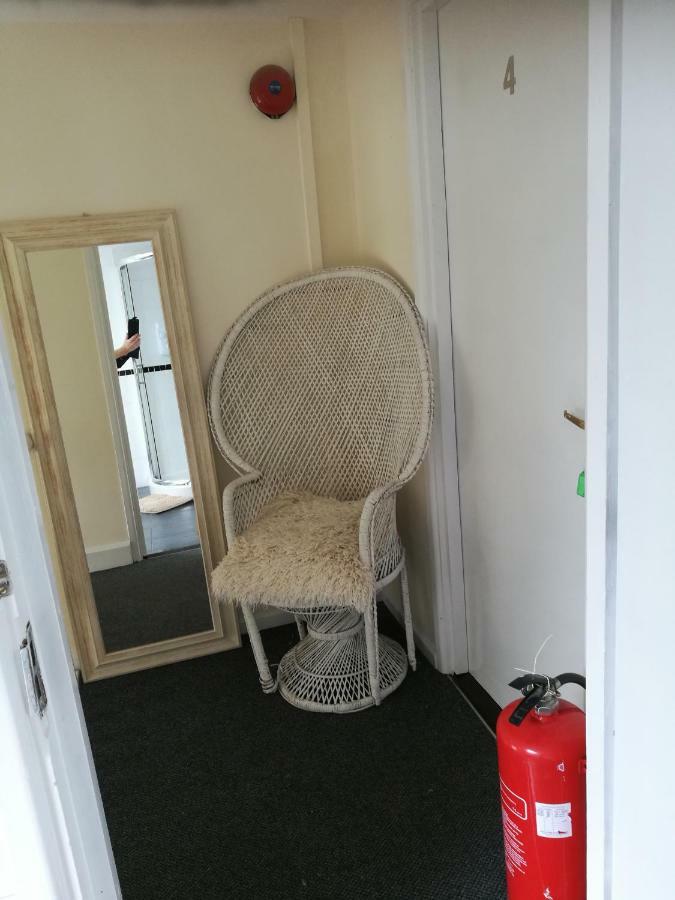 2 Abercorn Place -5 Minute Walk To City Centre - On Quiet Street. Londonderry