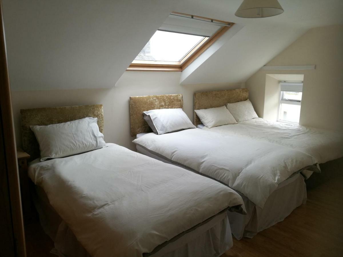 2 Abercorn Place -5 Minute Walk To City Centre - On Quiet Street. * Londonderry