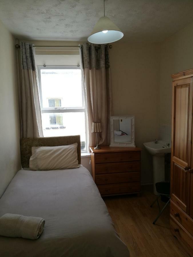 Holiday home 2 Abercorn Place -5 Minute Walk To City Centre - On Quiet Street. *