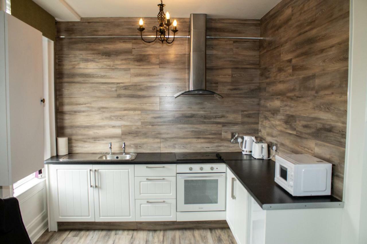 Lawrence Hill Apartment *