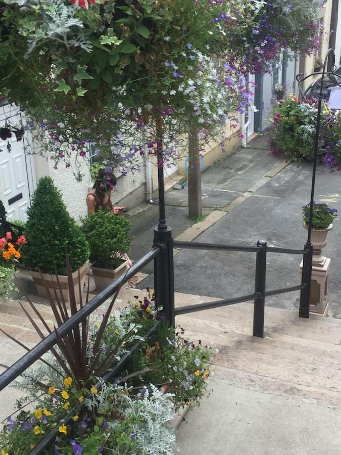 Holiday home 2 Abercorn Place -5 Minute Walk To City Centre - On Quiet Street.
