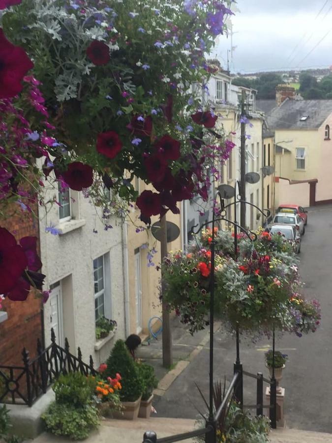 2 Abercorn Place -5 Minute Walk To City Centre - On Quiet Street. Londonderry