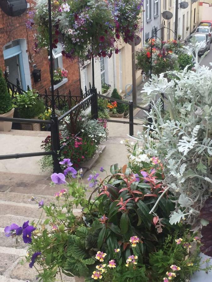 2 Abercorn Place -5 Minute Walk To City Centre - On Quiet Street. Londonderry
