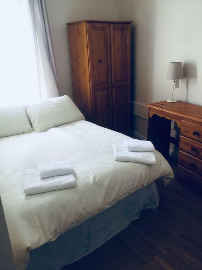 2 Abercorn Place -5 Minute Walk To City Centre - On Quiet Street. Londonderry