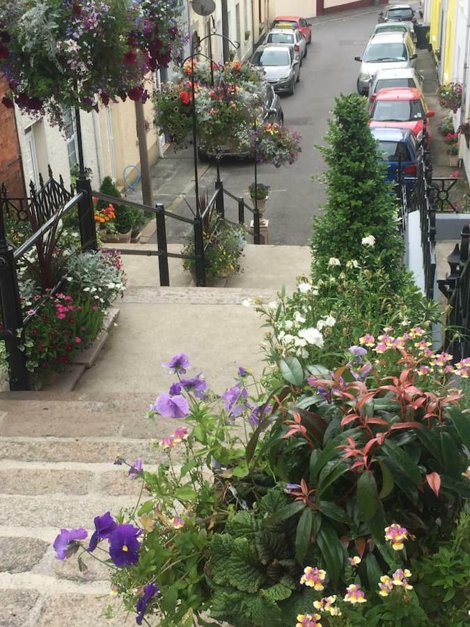 2 Abercorn Place -5 Minute Walk To City Centre - On Quiet Street. * Londonderry