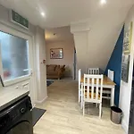 The Corner House. Derry City. 3 Bed, Sleeps 6.