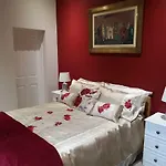 4 Thornhill Park