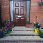 4 Thornhill Park