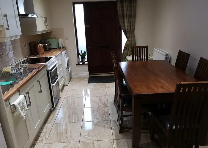 4 Thornhill Park