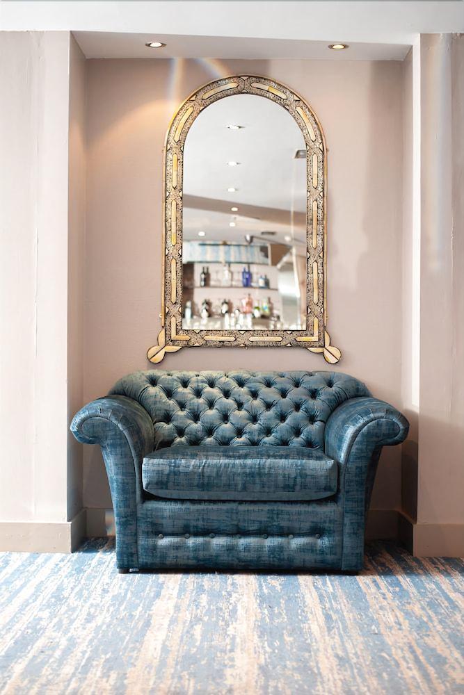 Waterfoot Hotel
