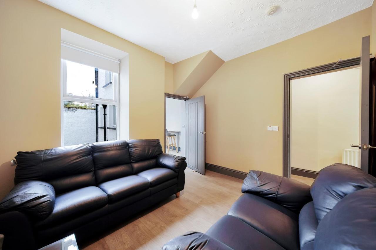 Magee Town House 'sleeping 8 Guests'