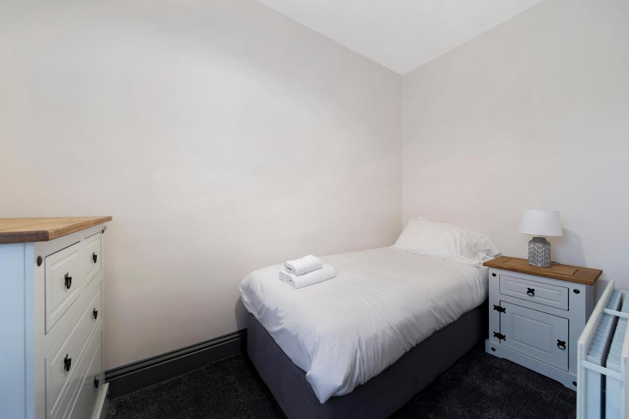 Magee Town House 'sleeping 8 Guests'