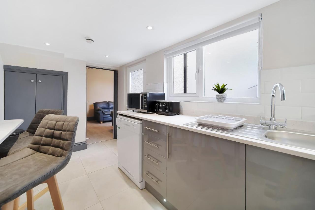 Magee Town House 'sleeping 8 Guests' *