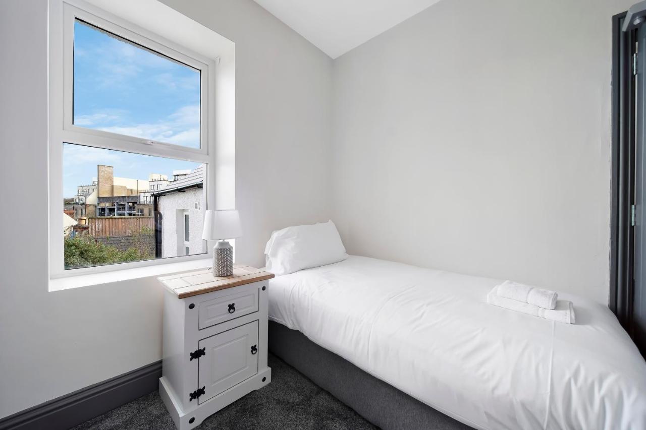 Magee Town House 'sleeping 8 Guests' Villa Londonderry