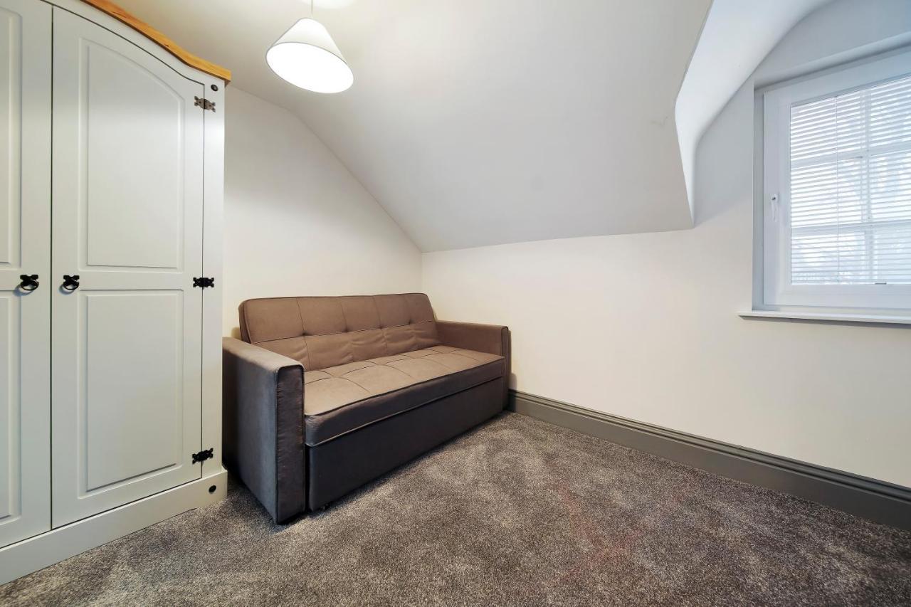 Villa Magee Town House 'sleeping 8 Guests' Londonderry