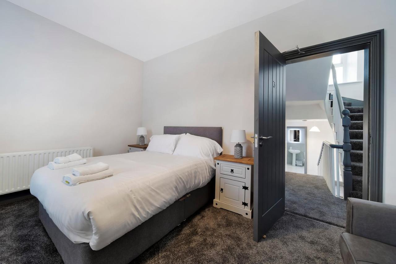 Magee Town House 'sleeping 8 Guests' Villa