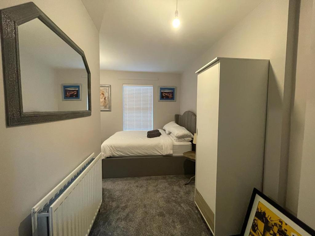 The Corner House. City. 3 Bed, Sleeps 6. *