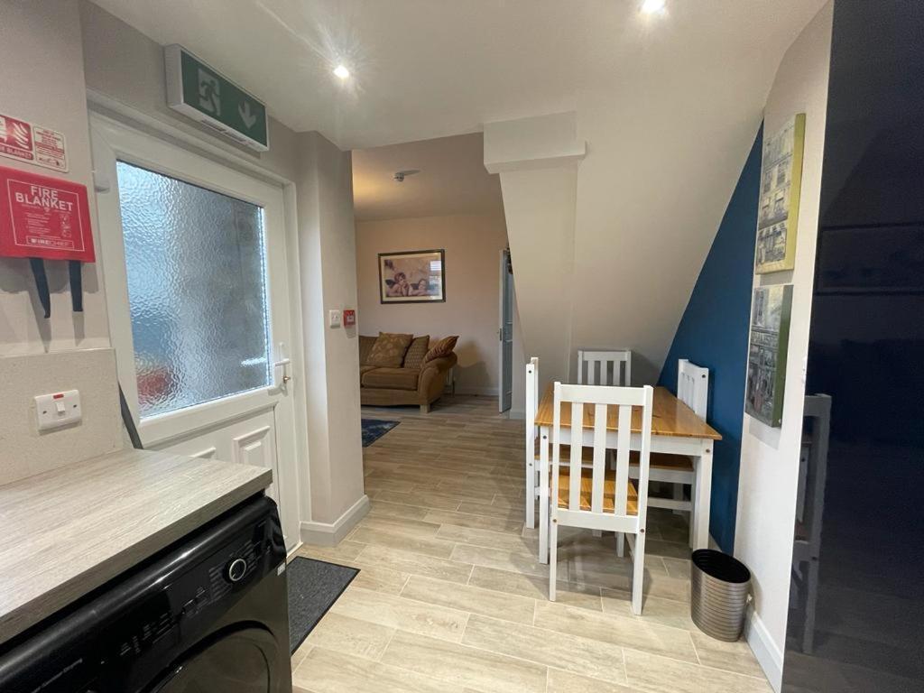 The Corner House. City. 3 Bed, Sleeps 6. *