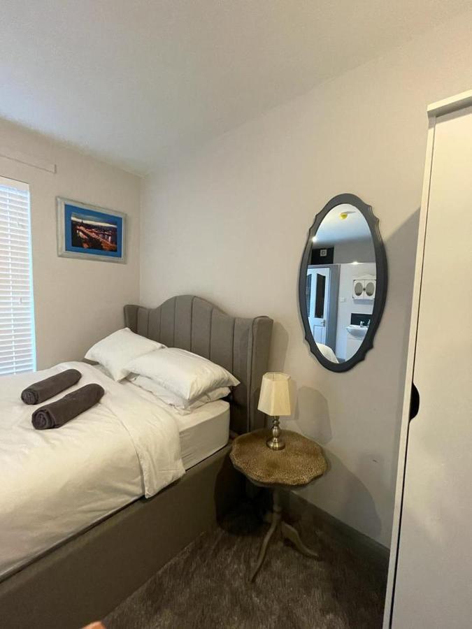 Holiday home The Corner House. City. 3 Bed, Sleeps 6. *
