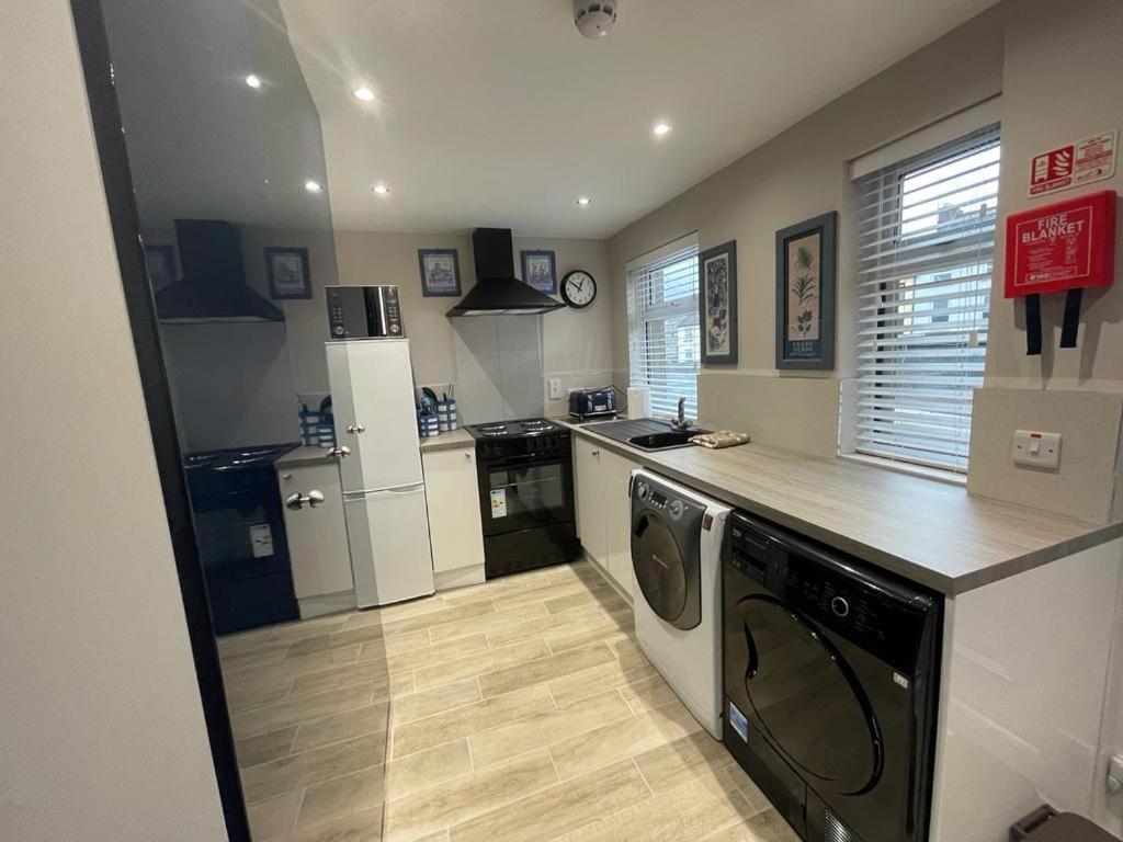 The Corner House. City. 3 Bed, Sleeps 6. * Londonderry
