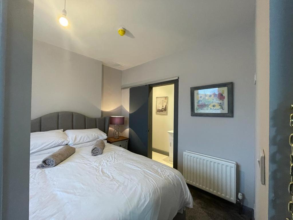 The Corner House. City. 3 Bed, Sleeps 6.