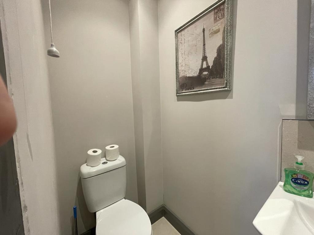 The Corner House. City. 3 Bed, Sleeps 6. Holiday home Londonderry