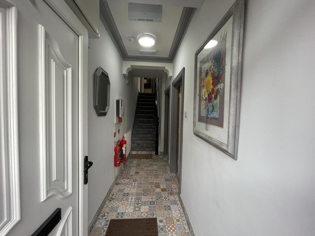 The Corner House. City. 3 Bed, Sleeps 6. *