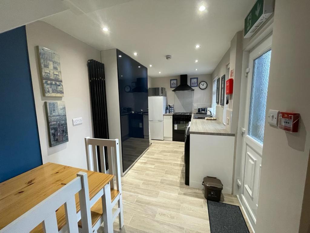 The Corner House. City. 3 Bed, Sleeps 6. Londonderry