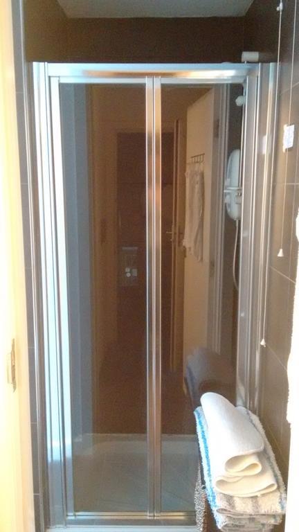 Fairman House Backpackers 2*