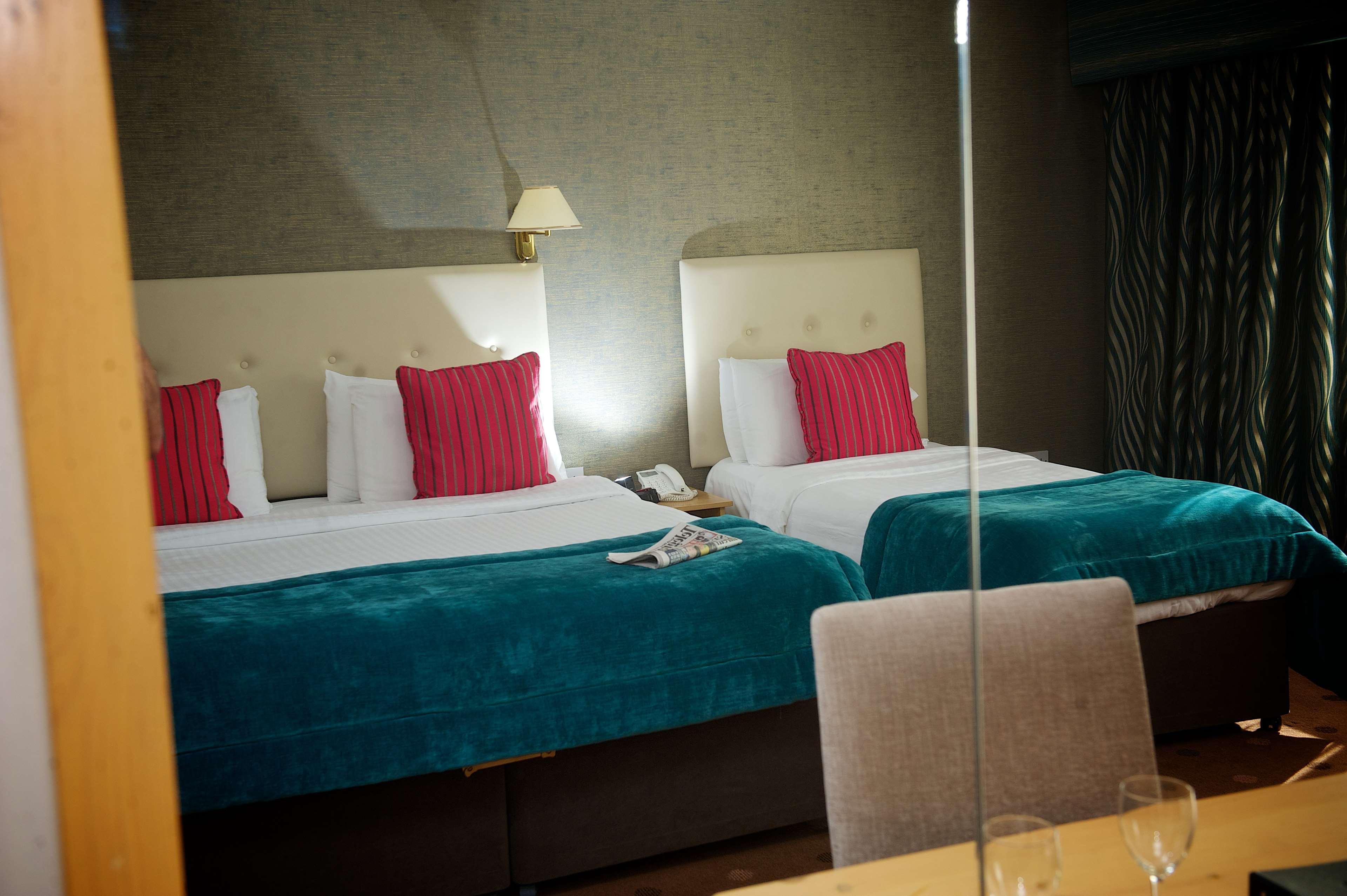 Western White Horse 4*