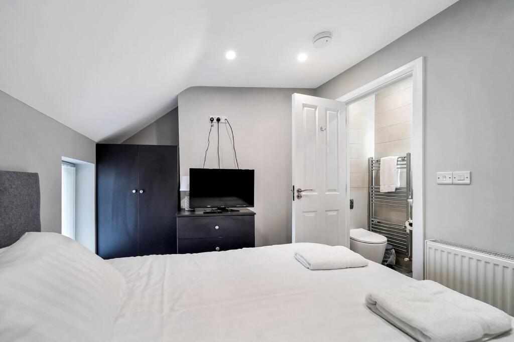 Hilltop View 'sleeping 5 Guests' *