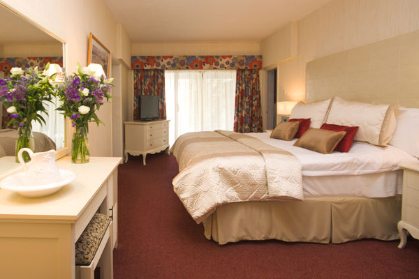 Western White Horse 4*