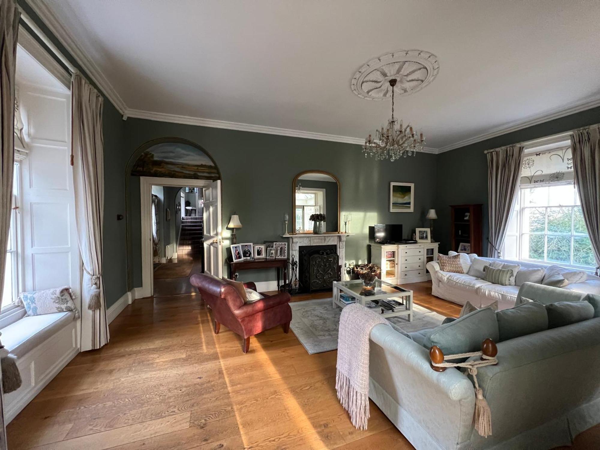 Larchmount House * Londonderry