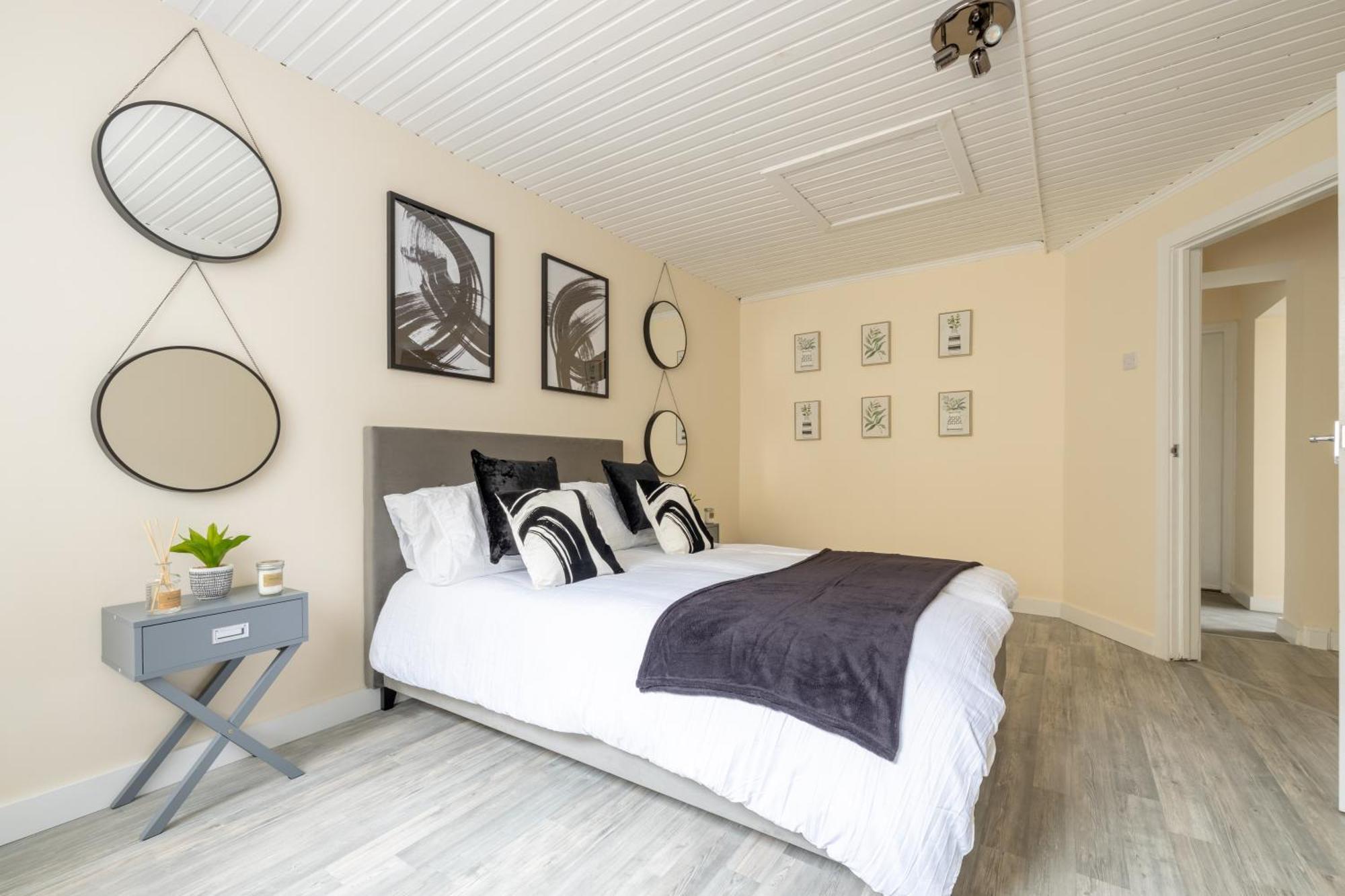 Varden House * Londonderry