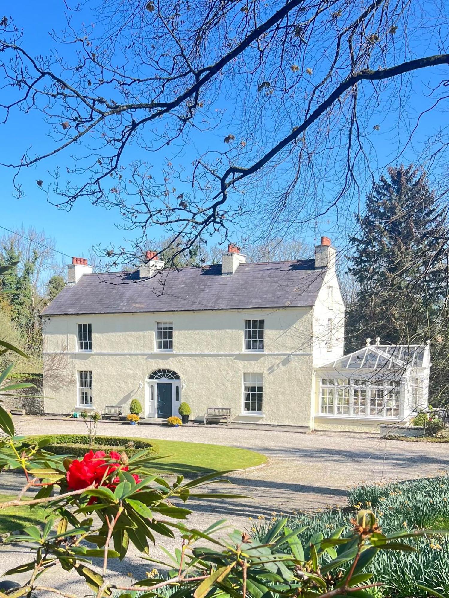Larchmount House