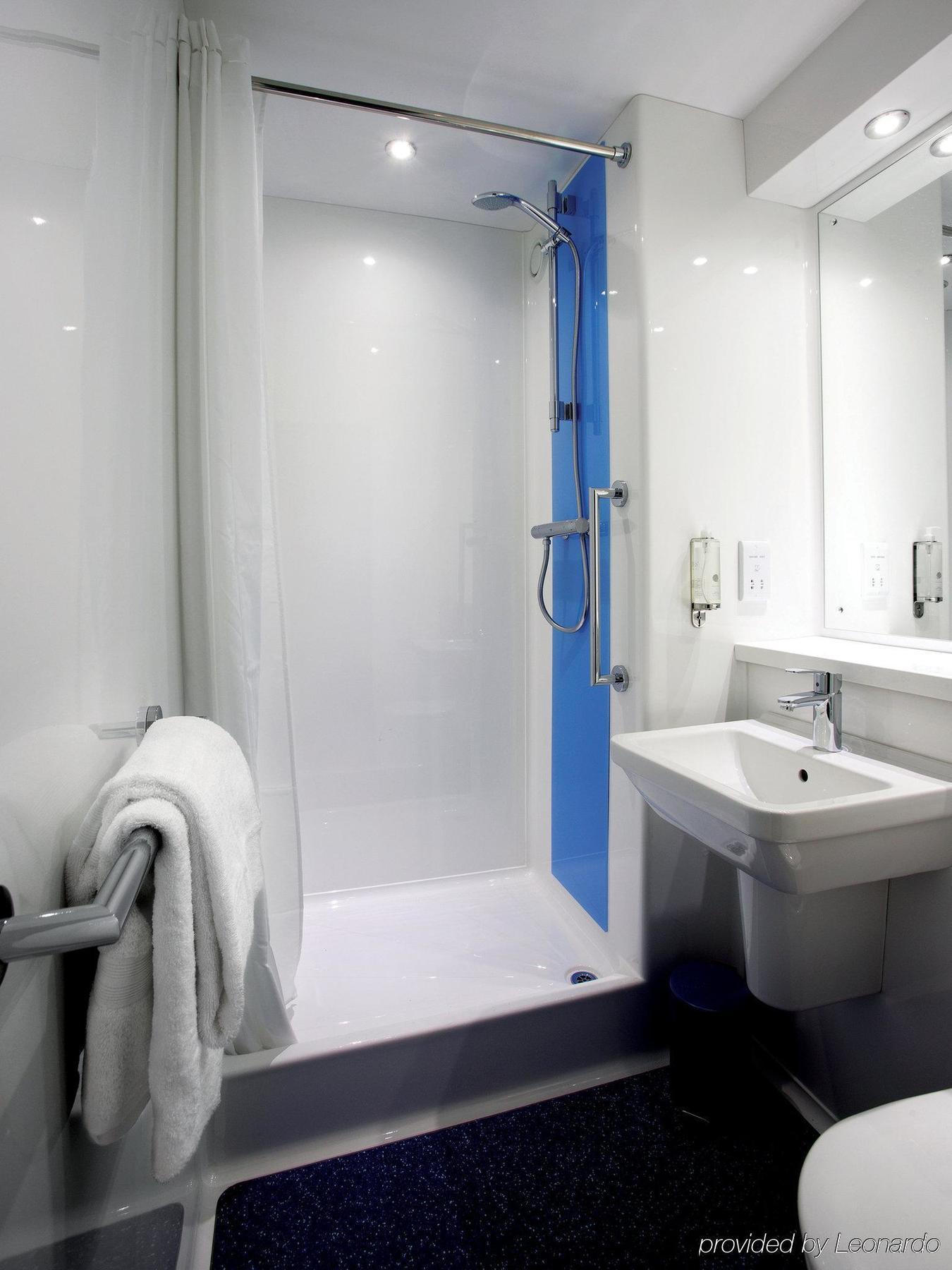 Travelodge Hotel 3*