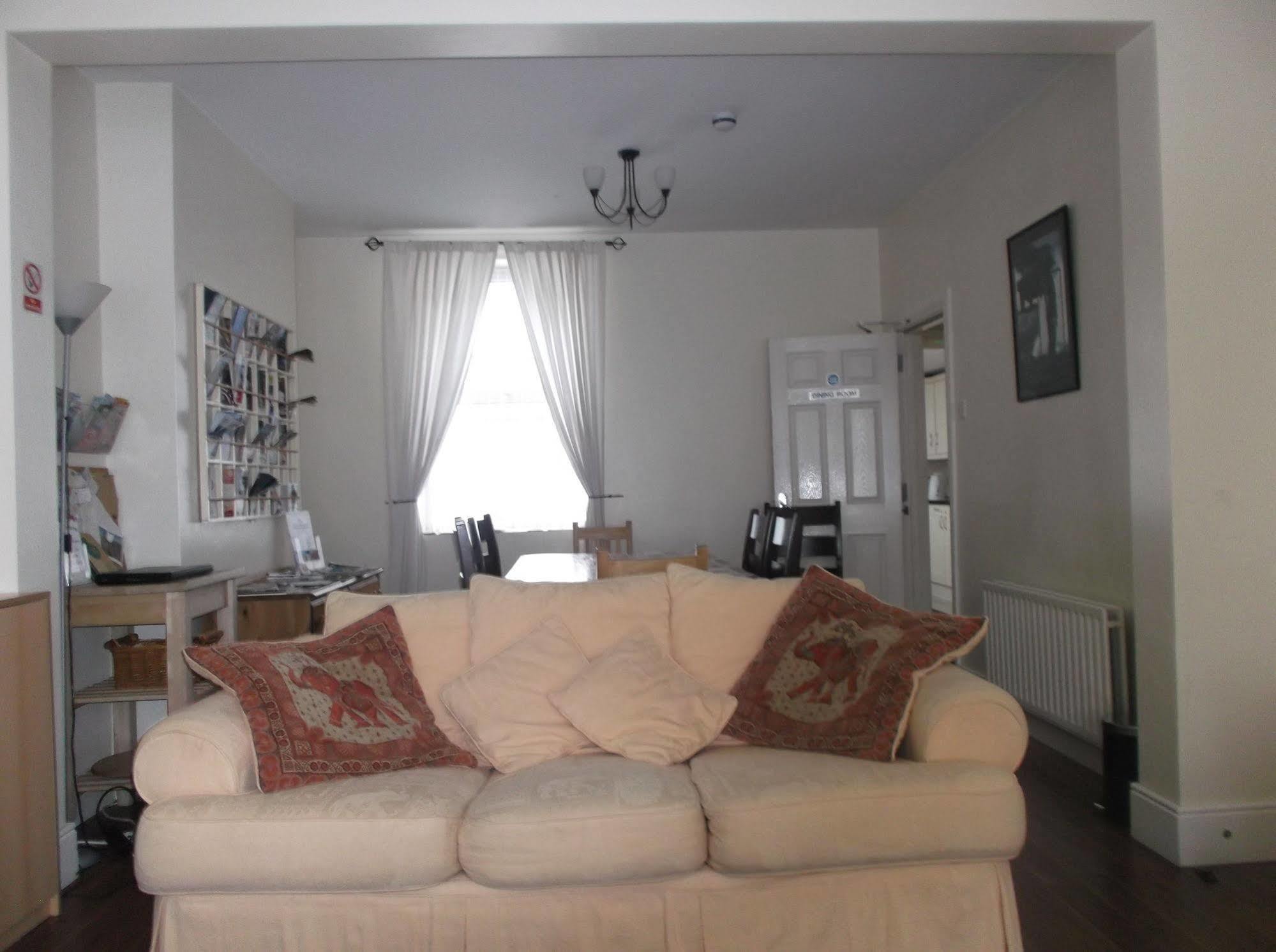 Fairman House Backpackers Bed & Breakfast