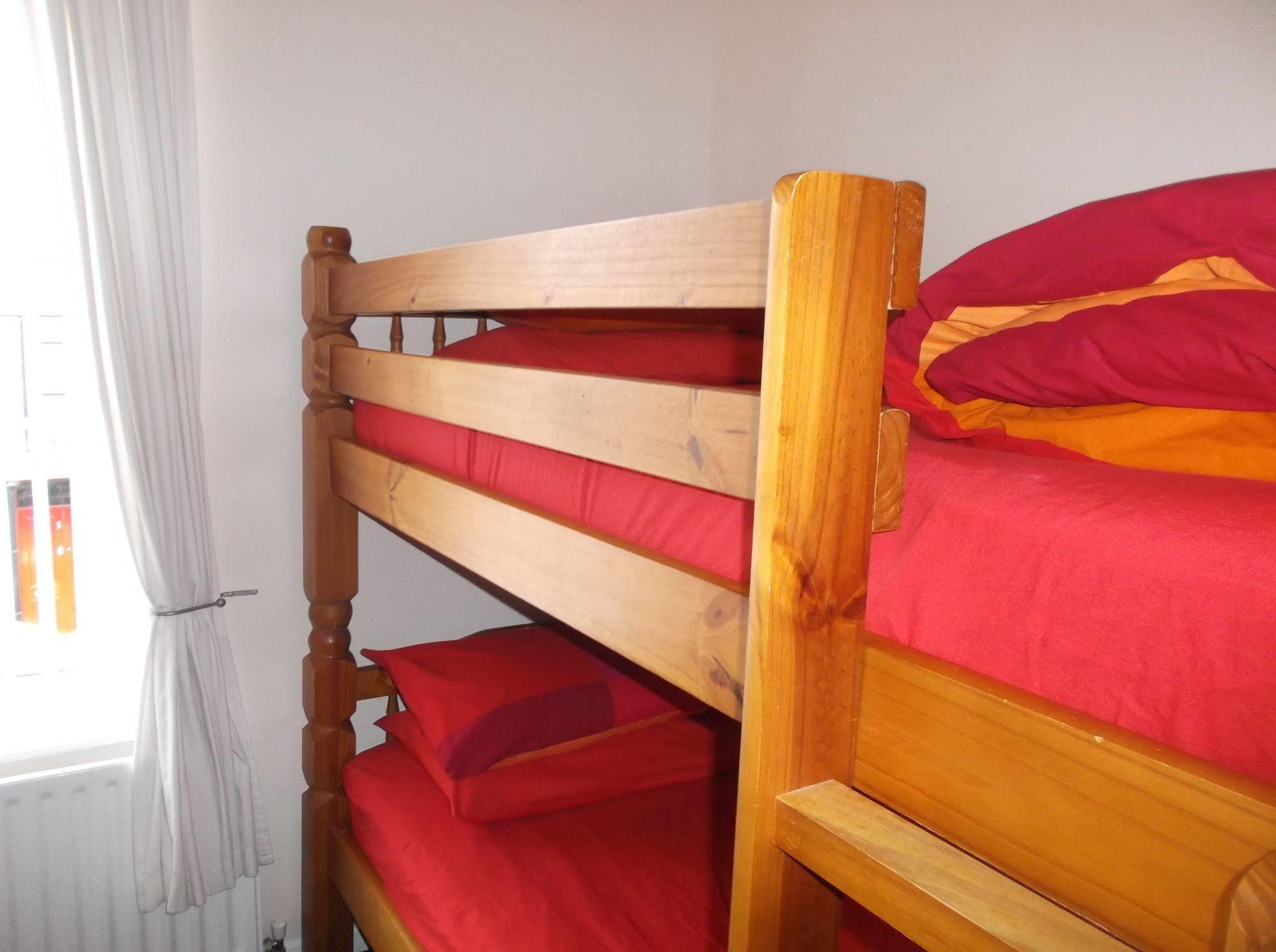 Fairman House Backpackers Bed & Breakfast