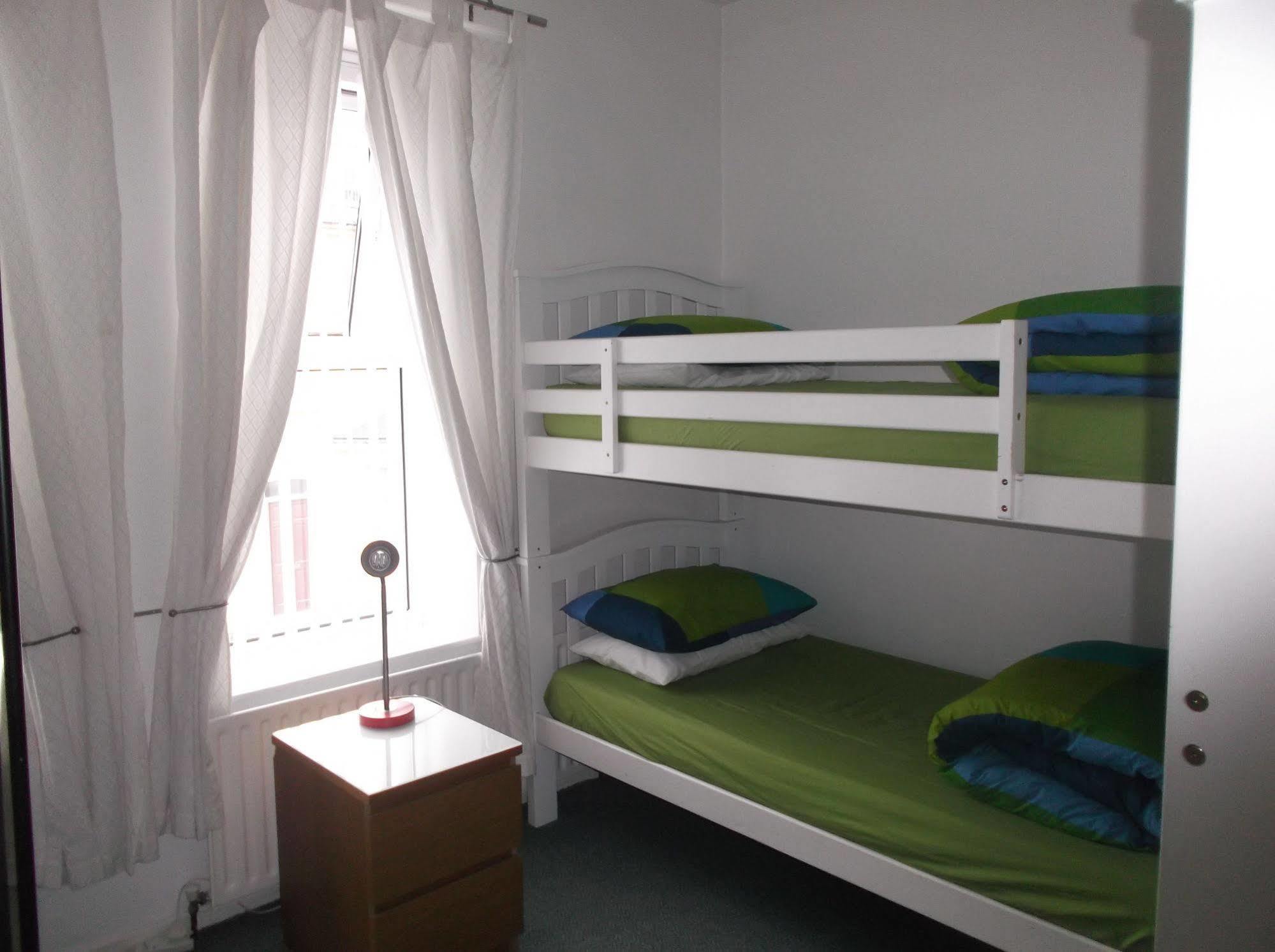 Fairman House Backpackers Bed & Breakfast 2*