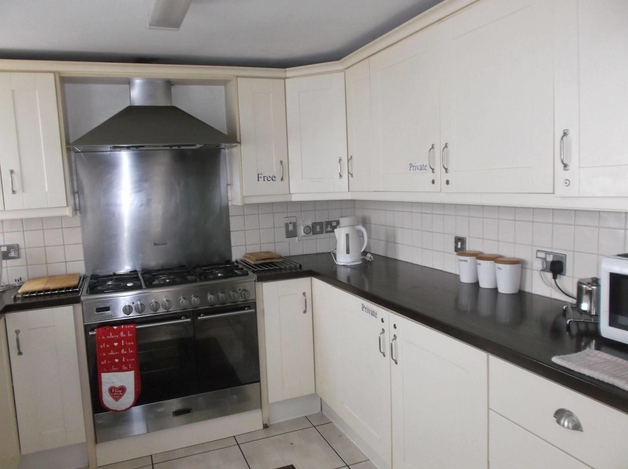 Fairman House Backpackers Bed & Breakfast Londonderry