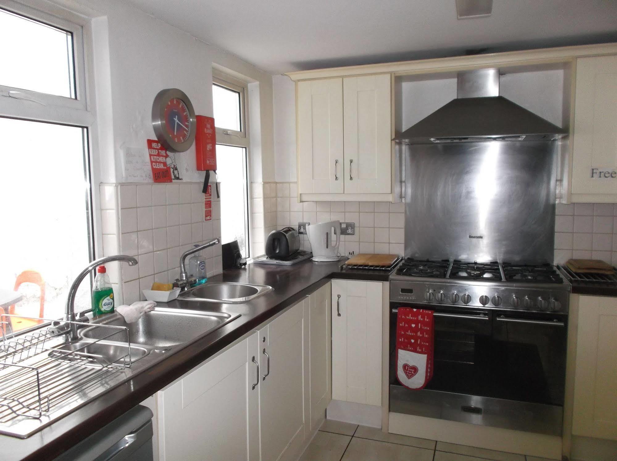 Fairman House Backpackers Bed & Breakfast