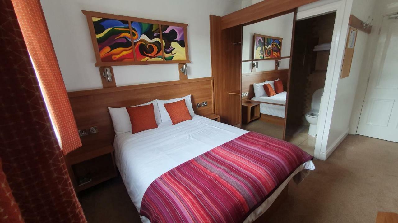 Rose Park House Acomodação com café da manhã  3*