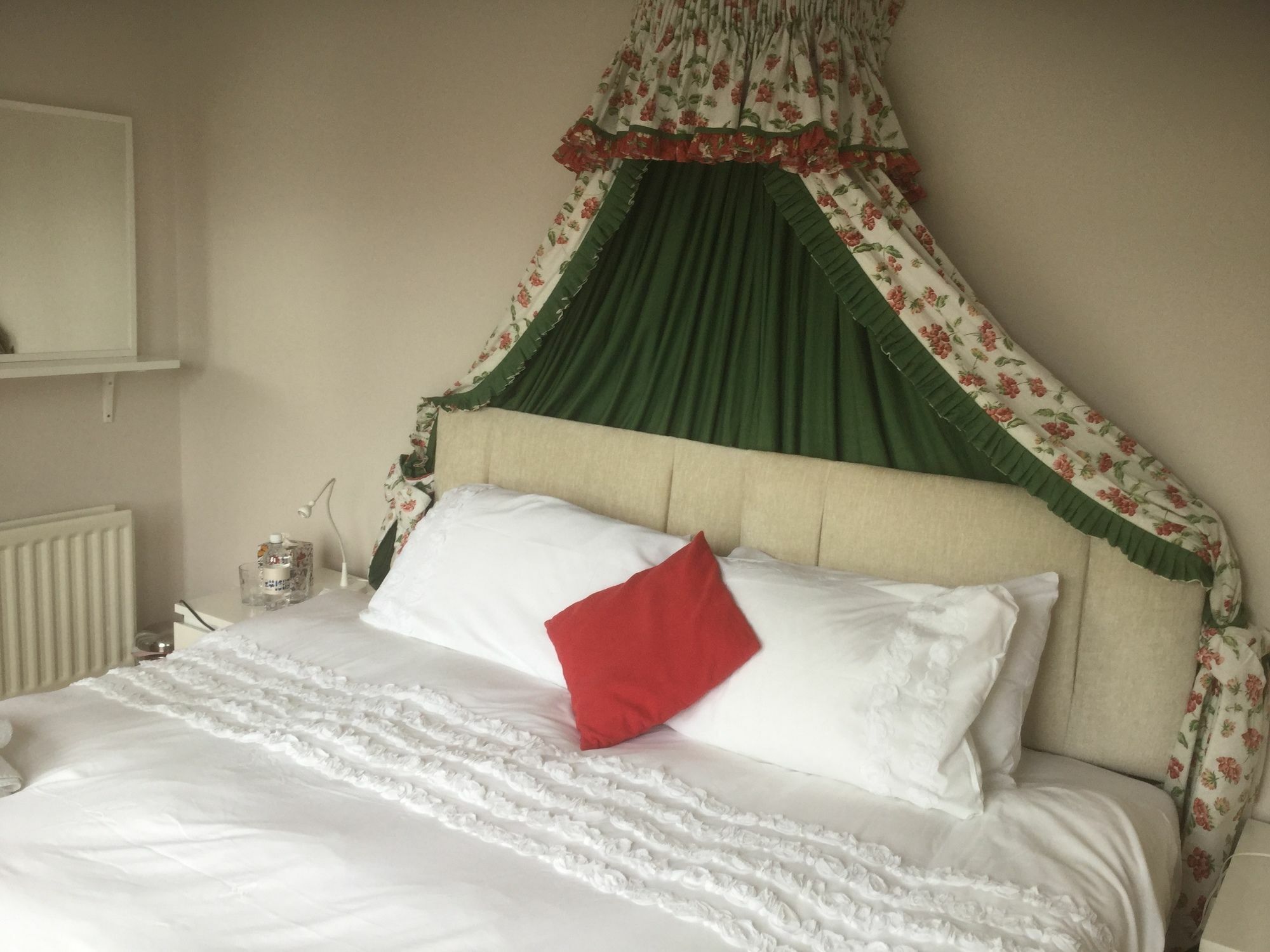 Five Oaks Bed & Breakfast 3*