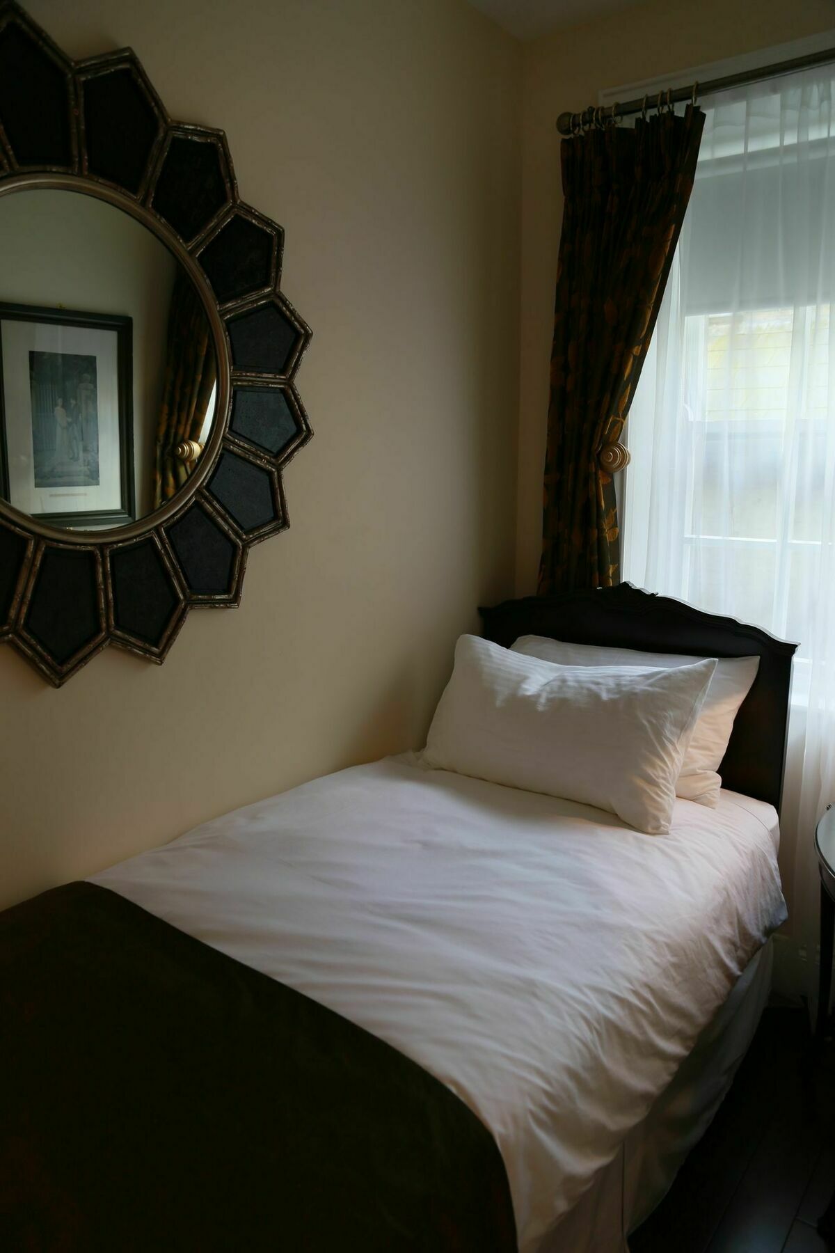 Number 8 The Townhouse 3*