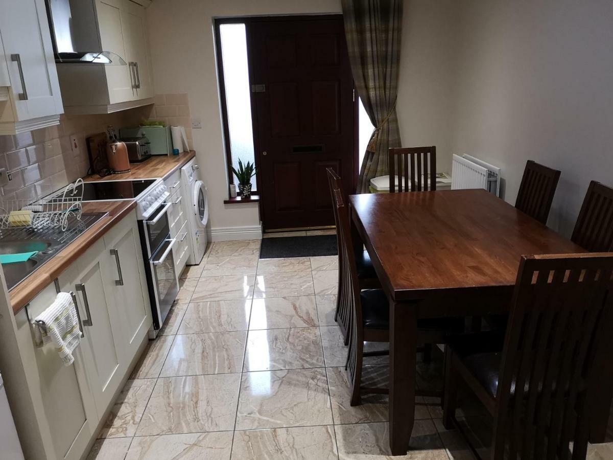 4 Thornhill Park