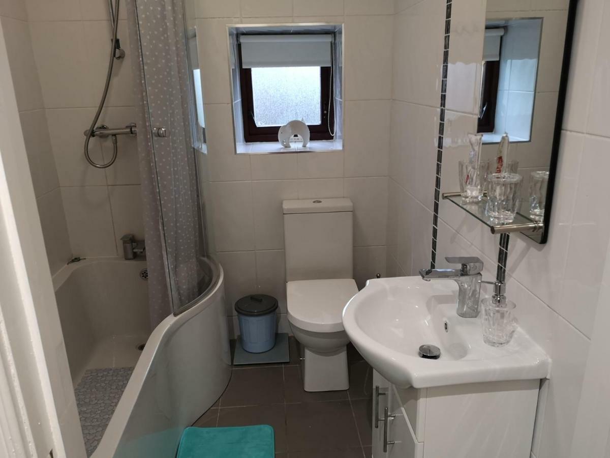 Apartment 4 Thornhill Park *